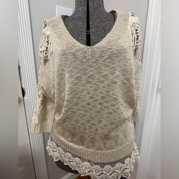 Daytrip Sweaters - Daytrip Cream V-Neck Sweater with Crotchet Lace Accents size Medium